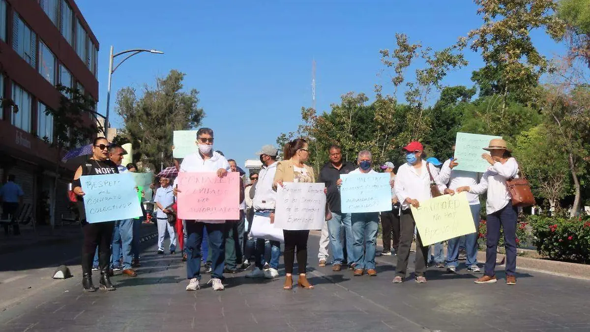 Trabajadores de Conalep se manifiestan